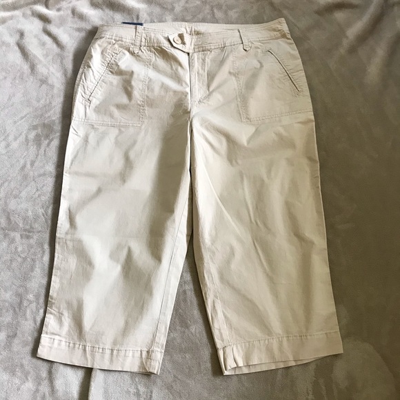 St. John’s Bay Cotton Capris - Picture 1 of 8